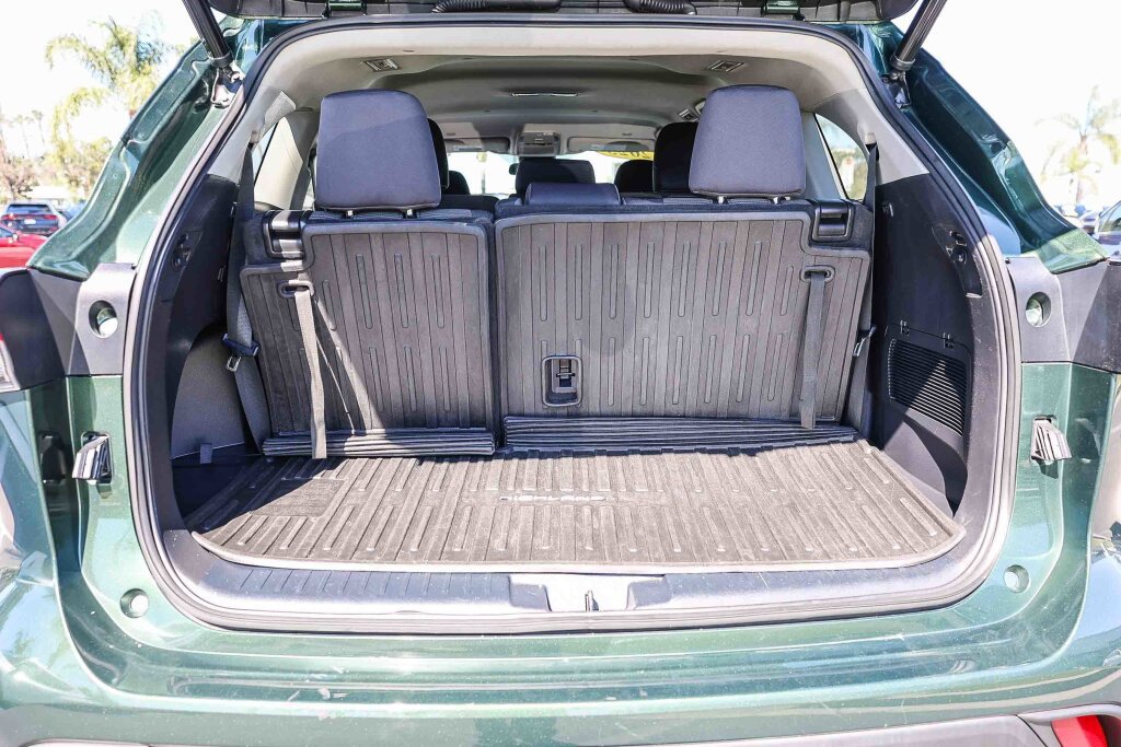 Used 2023 Toyota Highlander LE image 27