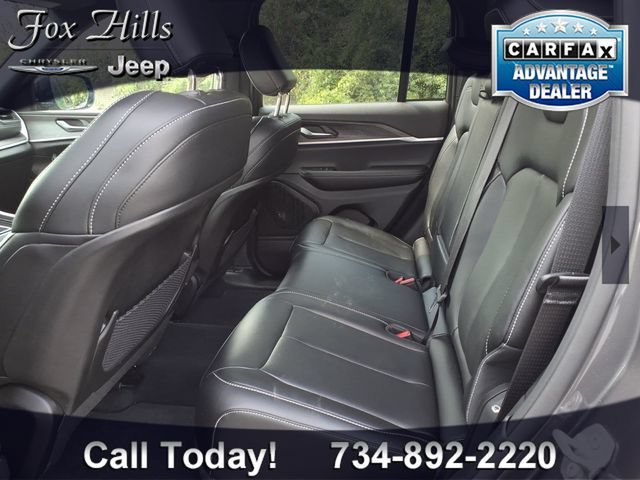 Used 2025 Jeep Grand Cherokee Limited AWD/4WD image 11