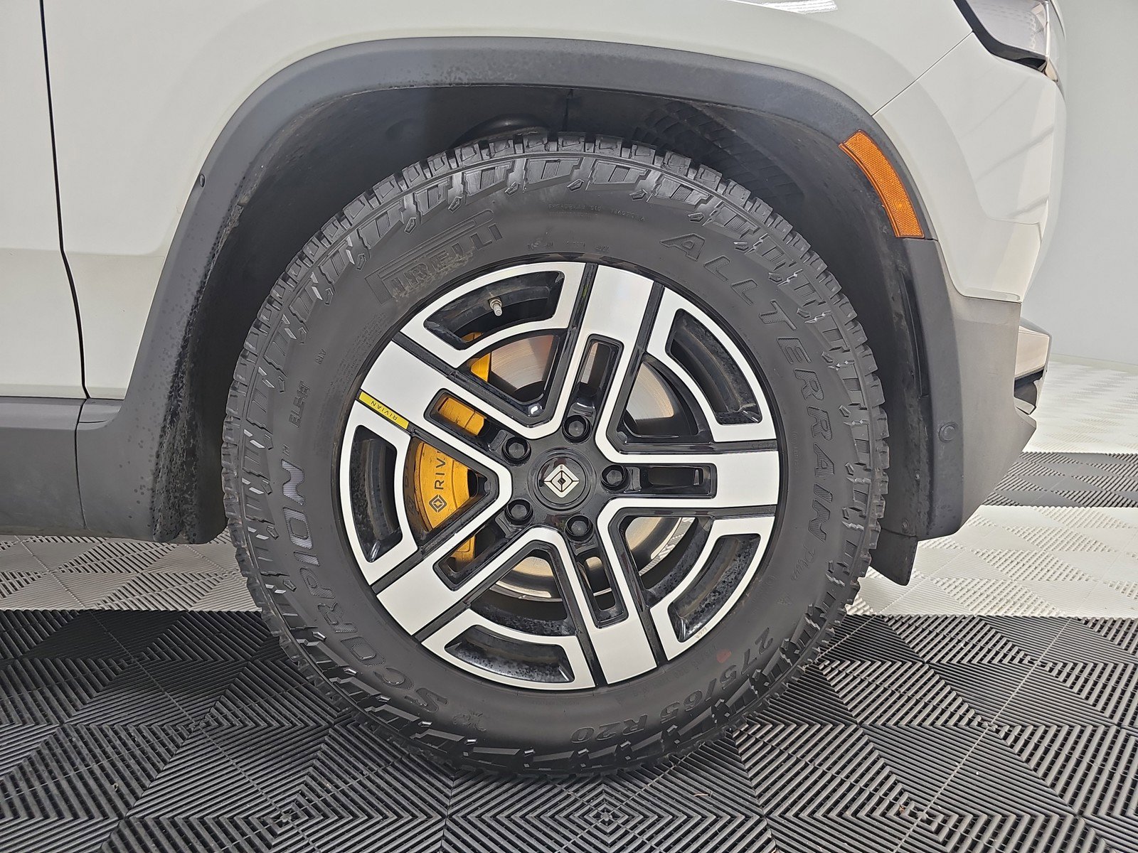 Used 2023 Rivian R1T Adventure image 11