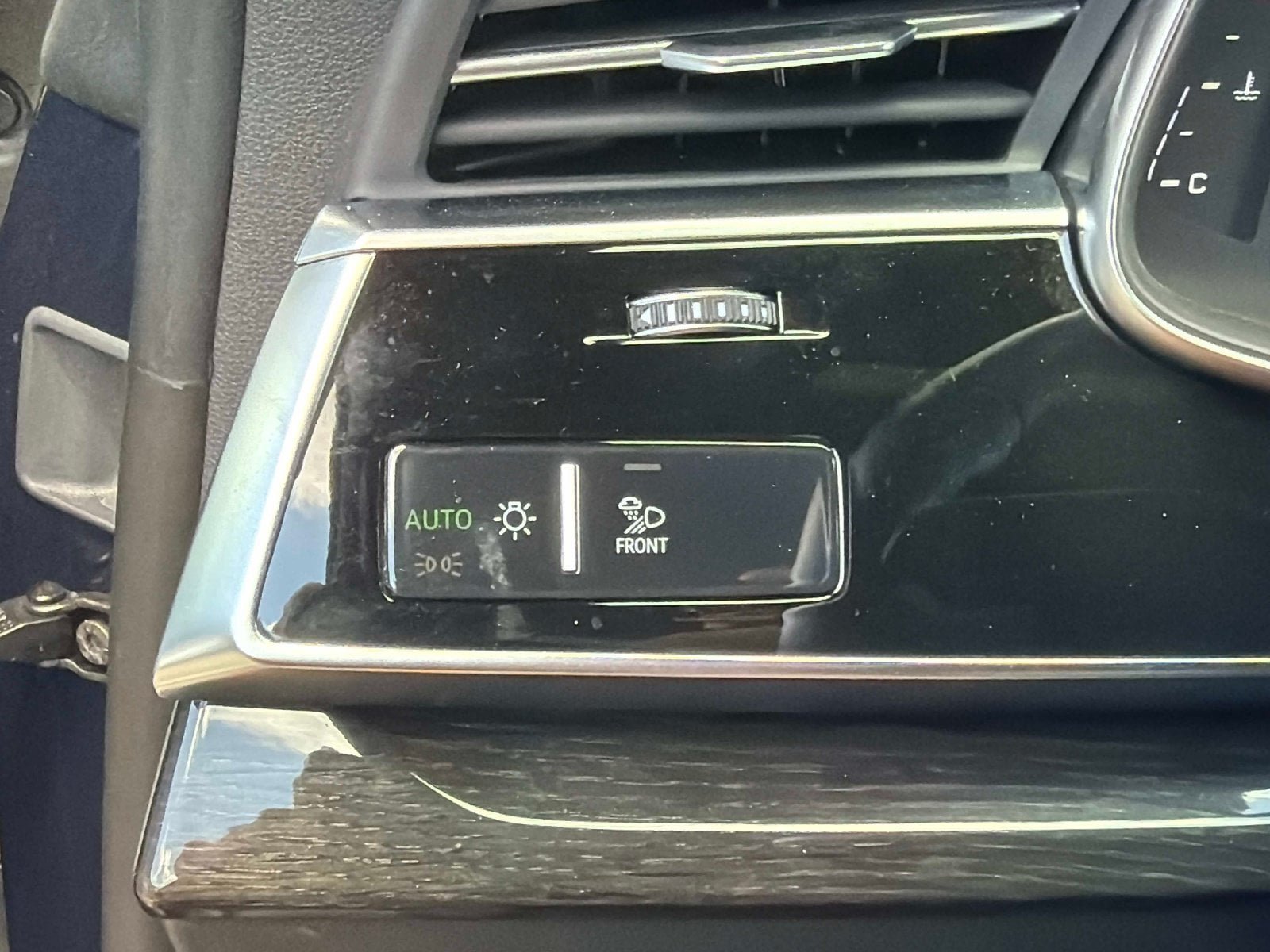 Used 2025 Audi Q8 Prestige AWD/4WD image 29