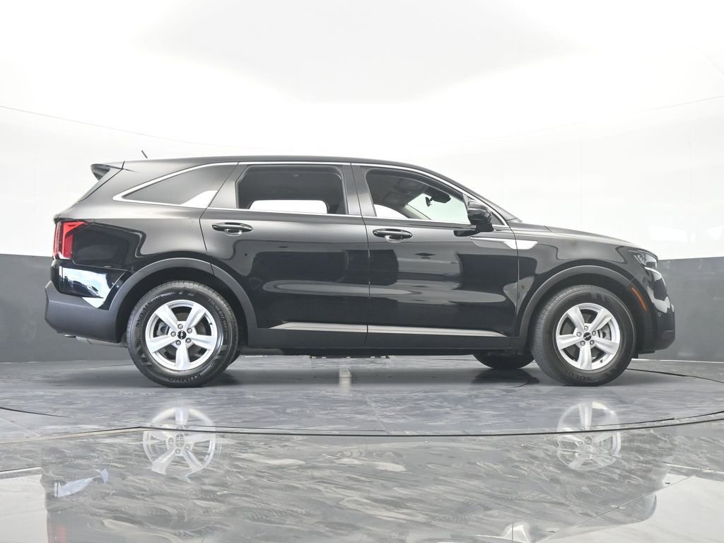 Used 2022 Kia Sorento LX image 59
