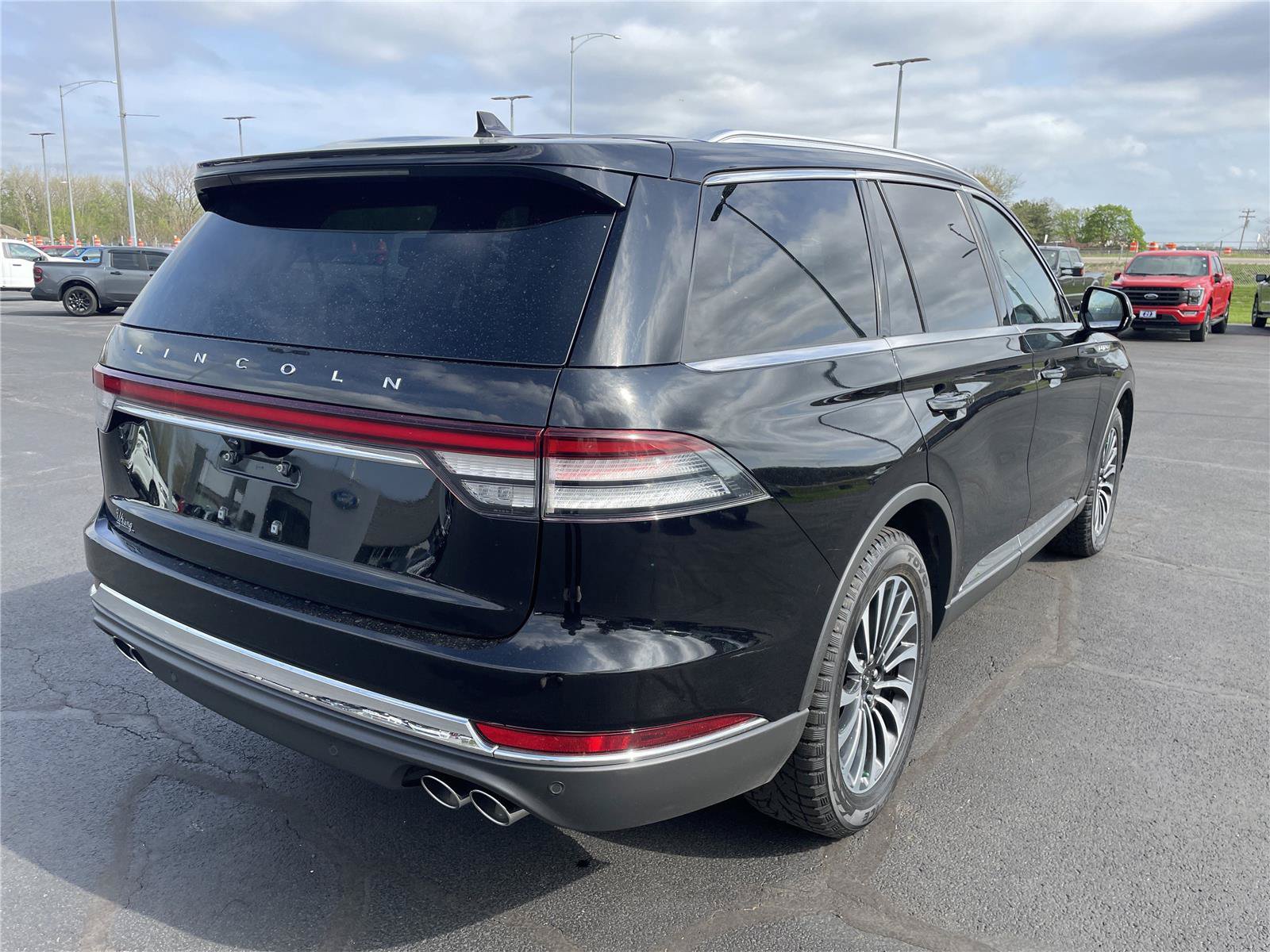Used 2023 Lincoln Aviator Reserve AWD/4WD image 5