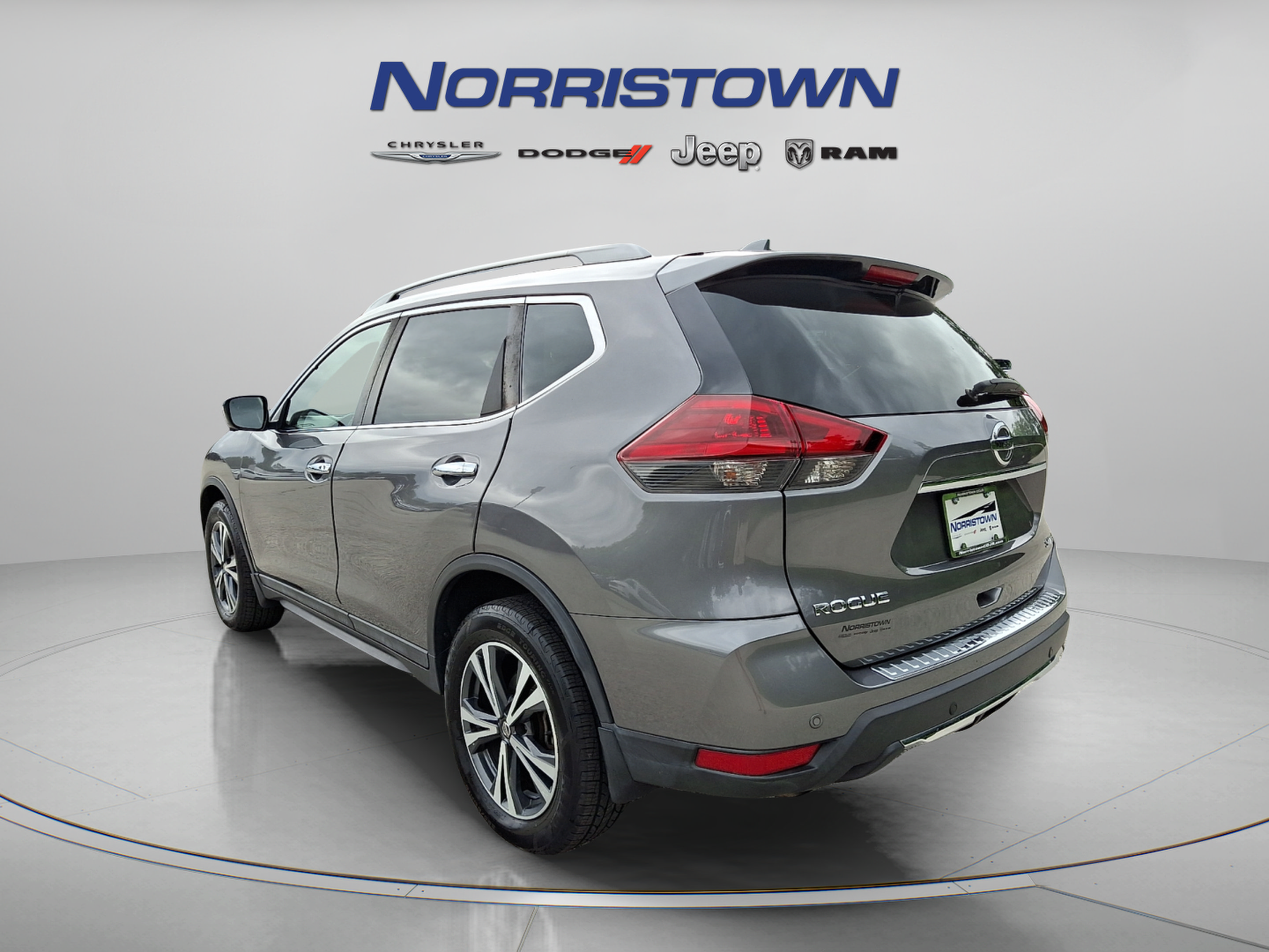 Used 2019 Nissan Rogue SV w/ Premium Package AWD/4WD image 4