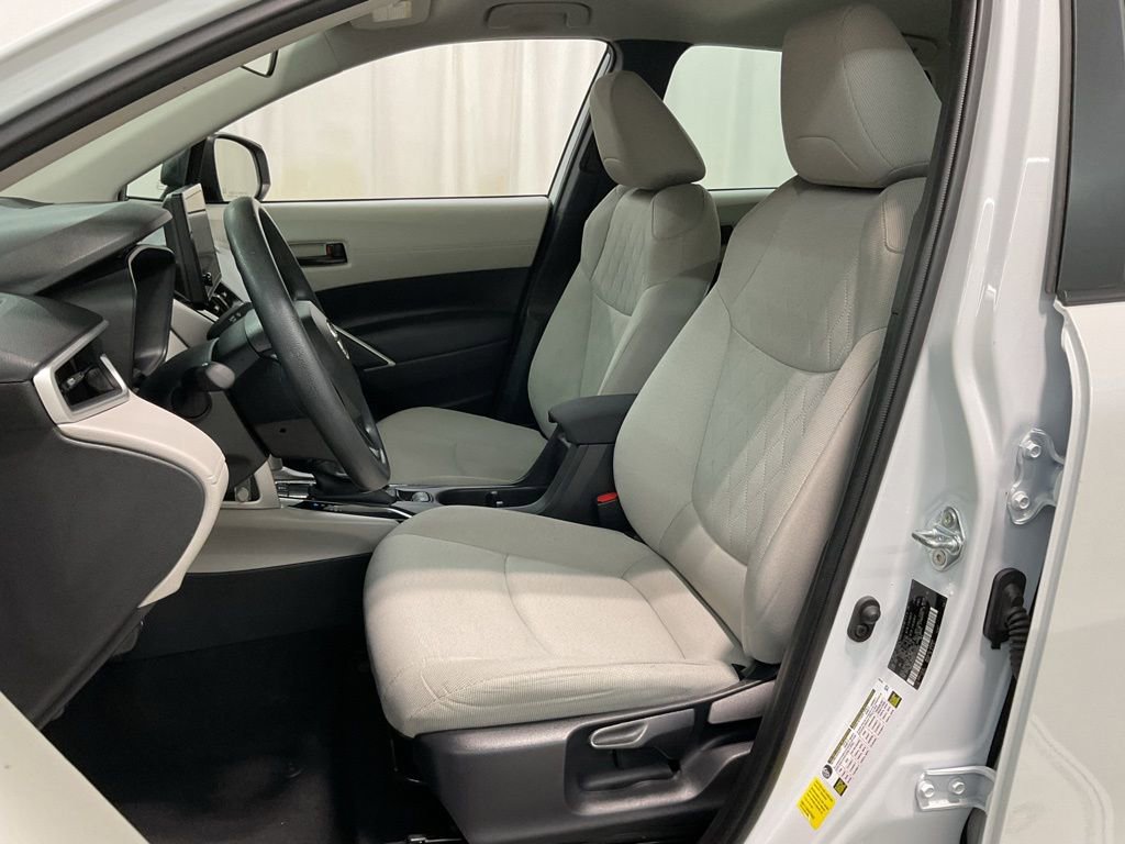 Used 2025 Toyota Corolla Cross L image 19