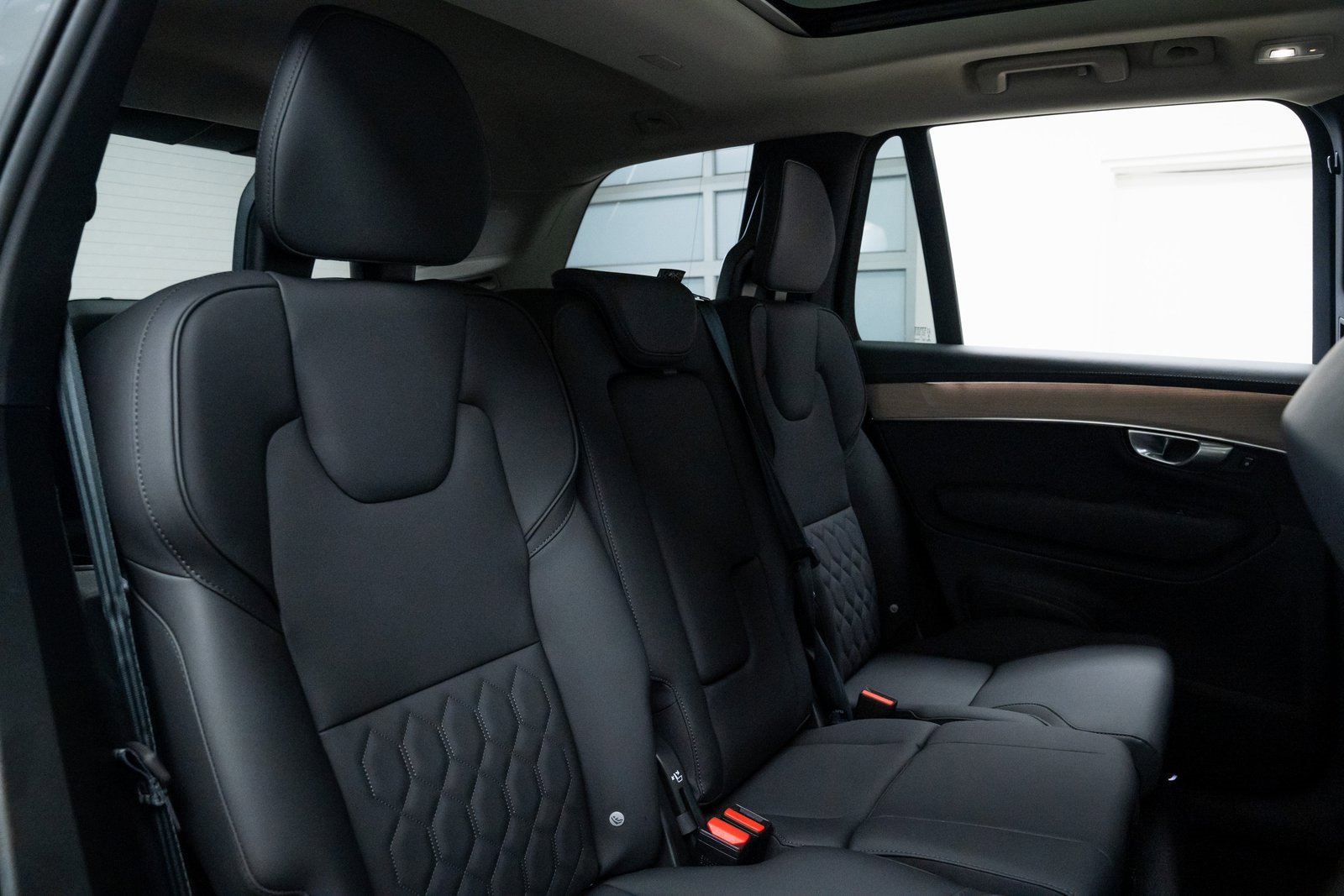 Used 2025 Volvo XC90 B6 Plus image 21