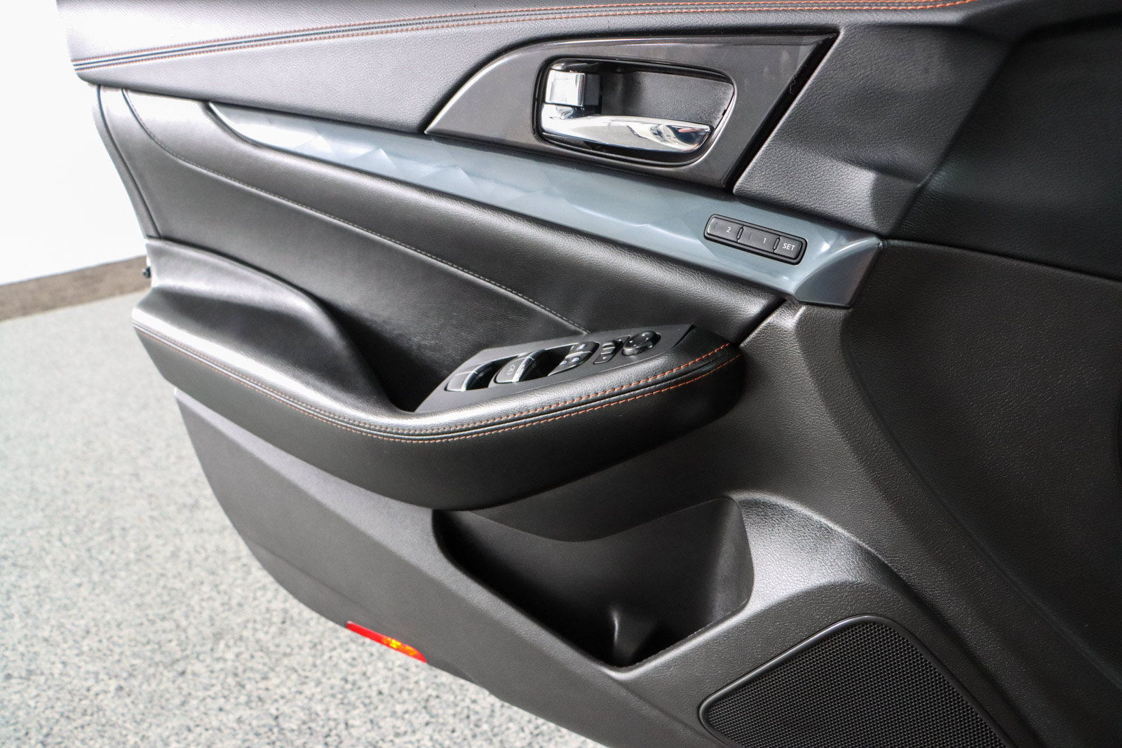 Used 2023 Nissan Maxima SR w/ Sport Mat Group FWD image 23