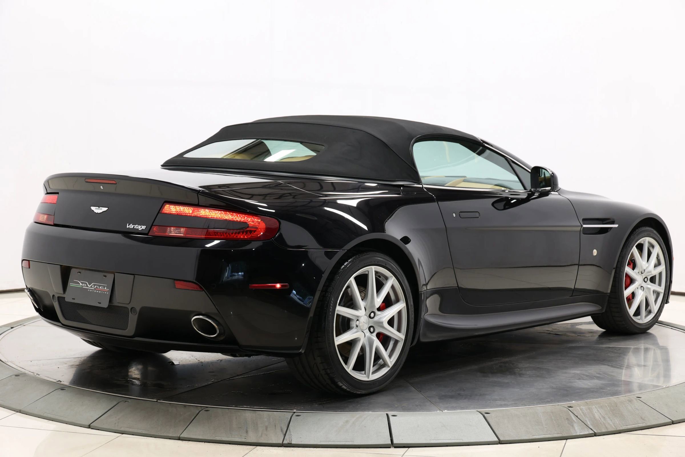 Used 2012 Aston Martin V8 Vantage Roadster image 88