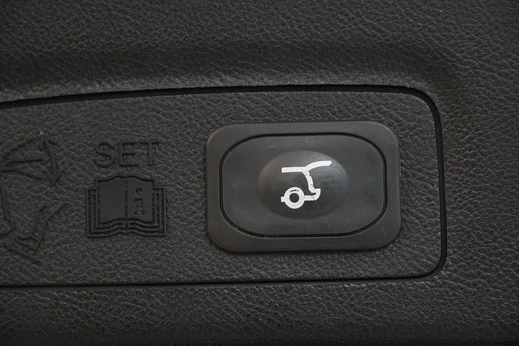 Used 2017 Lincoln MKC Reserve w/ Lincoln MKC Climate Package image 11