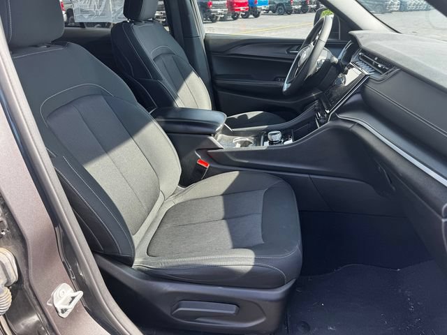 Certified 2024 Jeep Grand Cherokee Laredo w/ Luxury Tech Group I AWD/4WD image 14