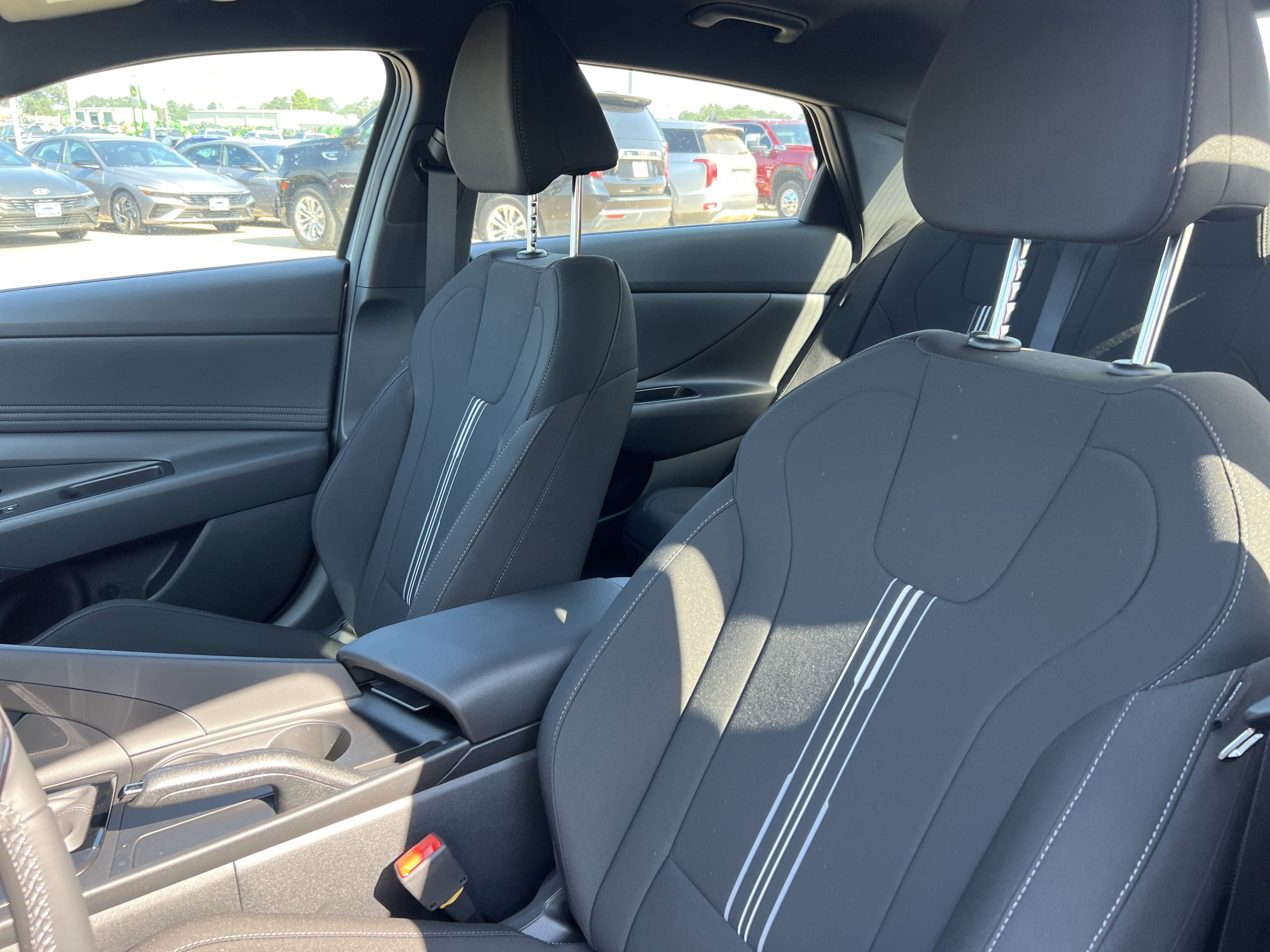 Used 2025 Hyundai Elantra Sport image 5