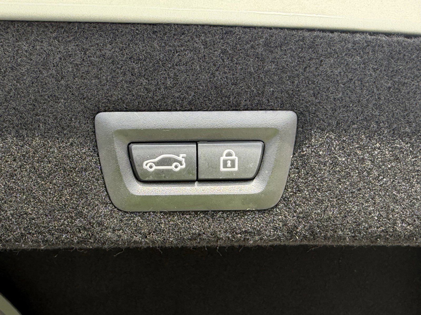 Used 2017 BMW 750i image 12