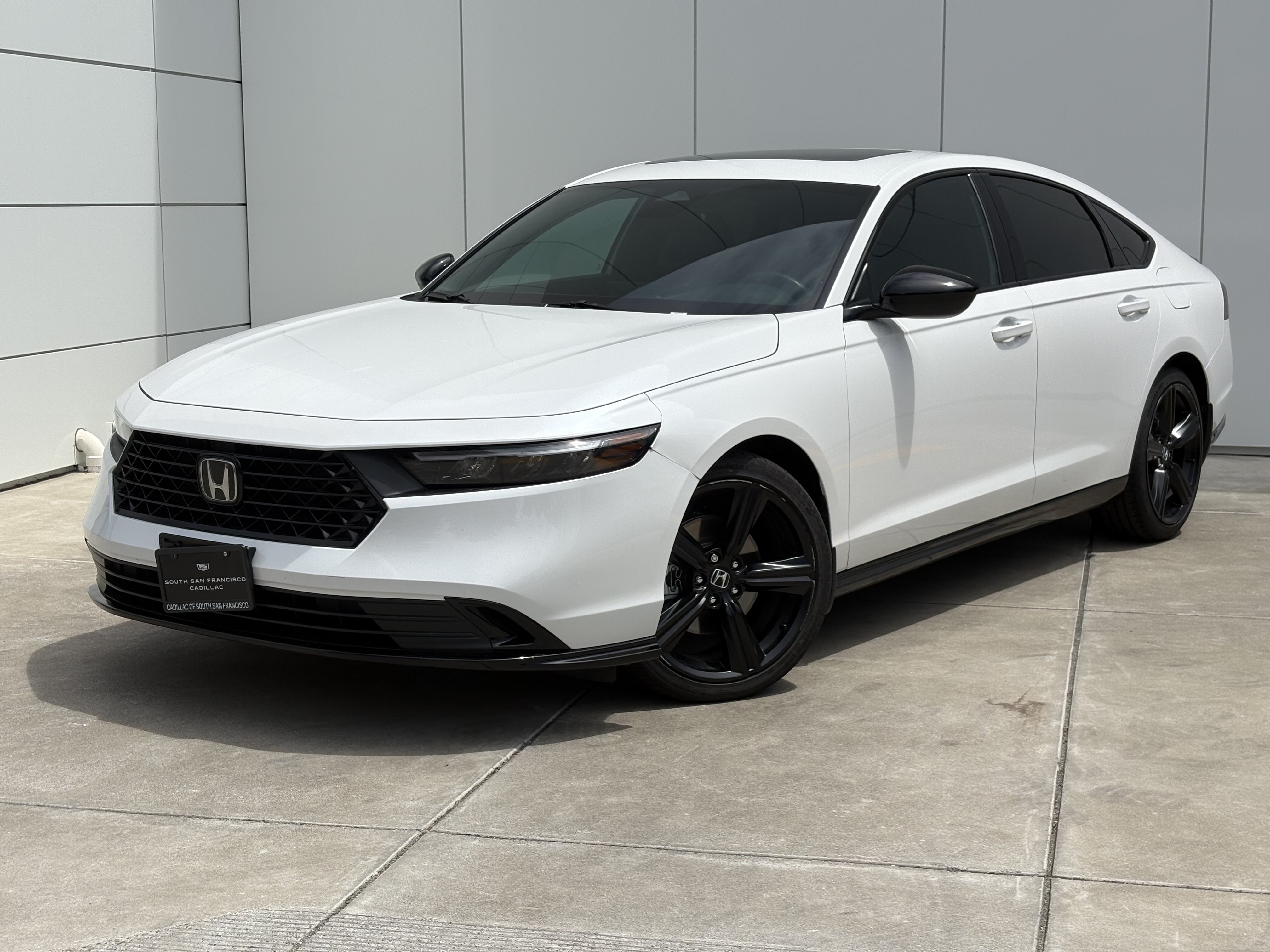 Used 2025 Honda Accord Sport image 2