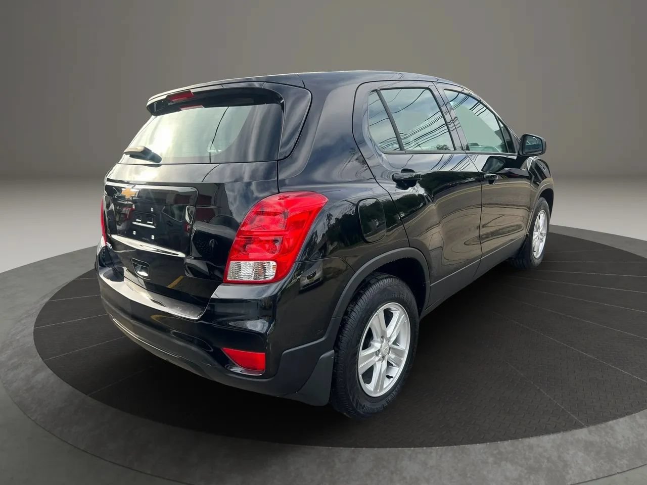 Used 2020 Chevrolet Trax LS w/ LPO, Protection Package FWD image 5