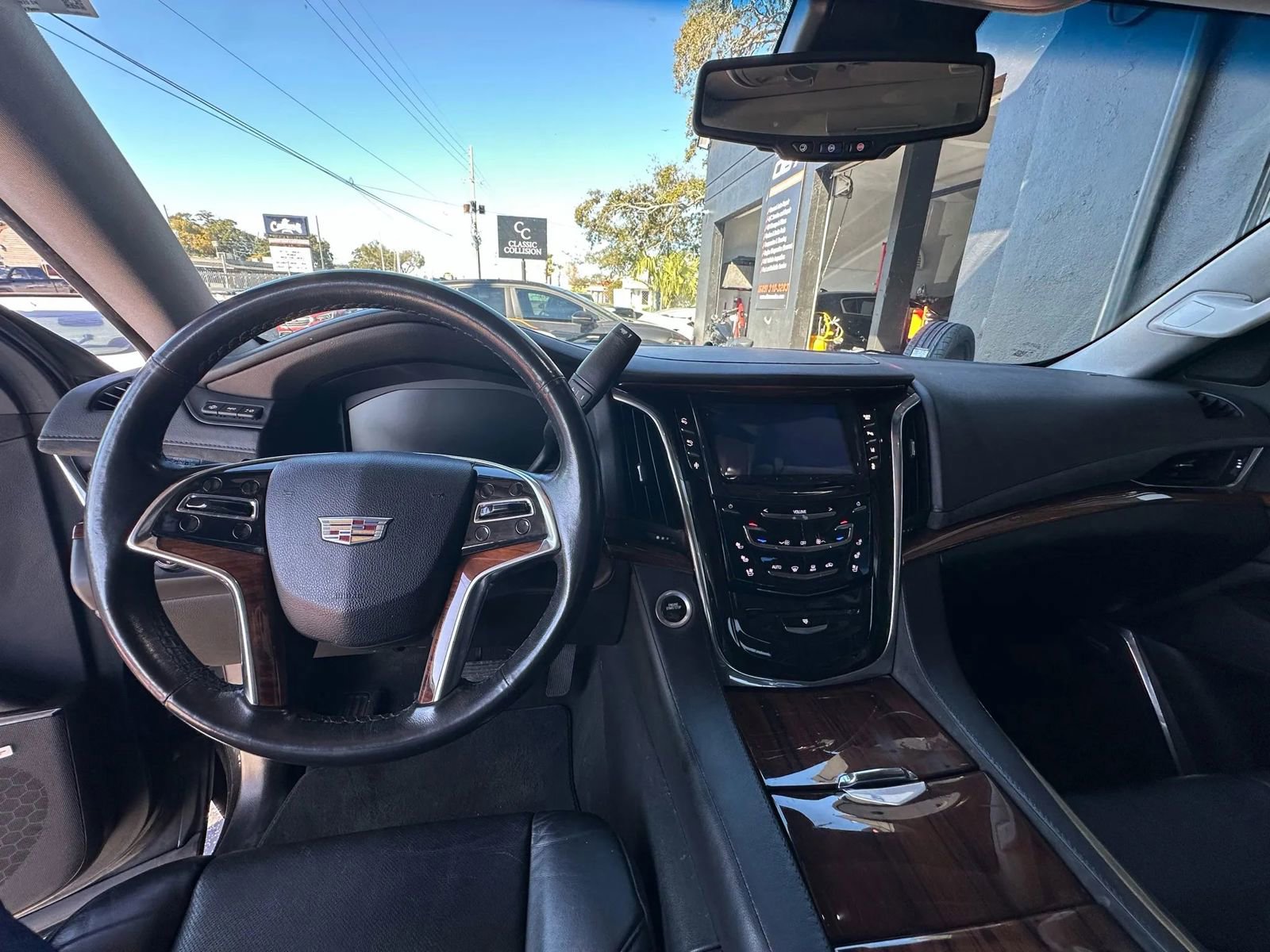 Used 2015 Cadillac Escalade Luxury image 6