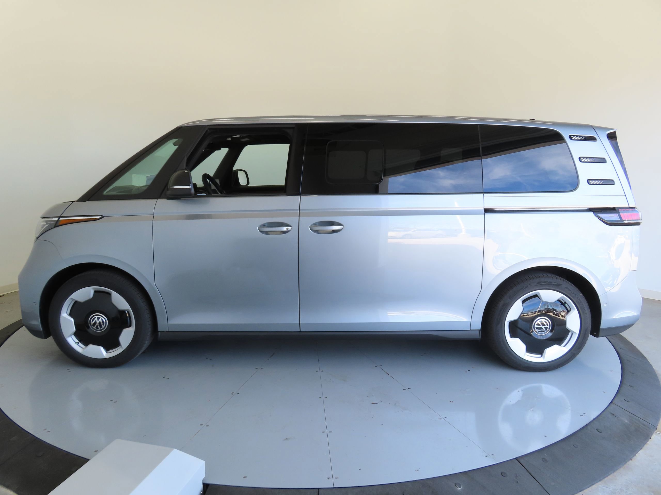 New 2025 Volkswagen ID. Buzz Pro S image 8