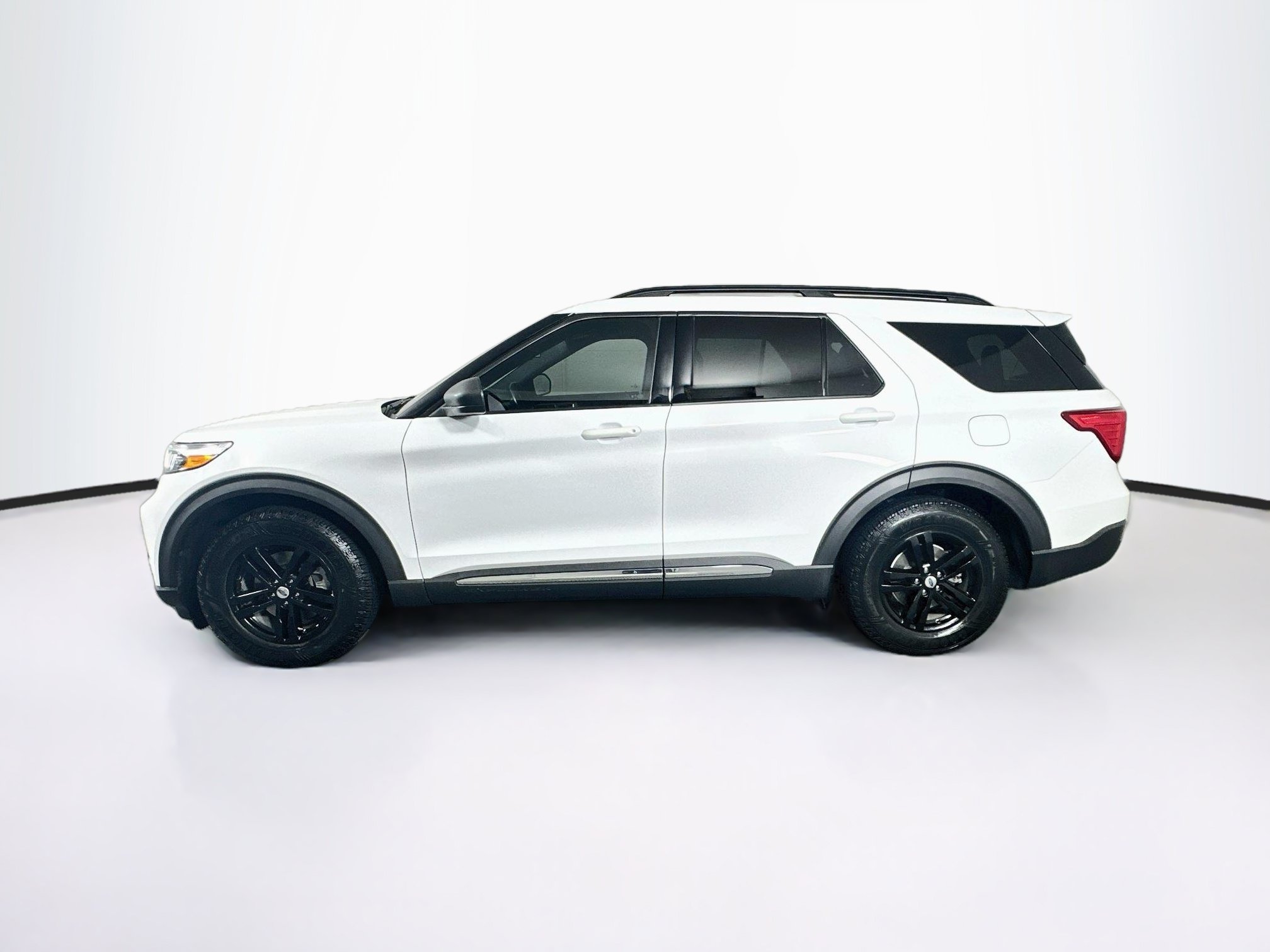Used 2020 Ford Explorer XLT RWD image 4