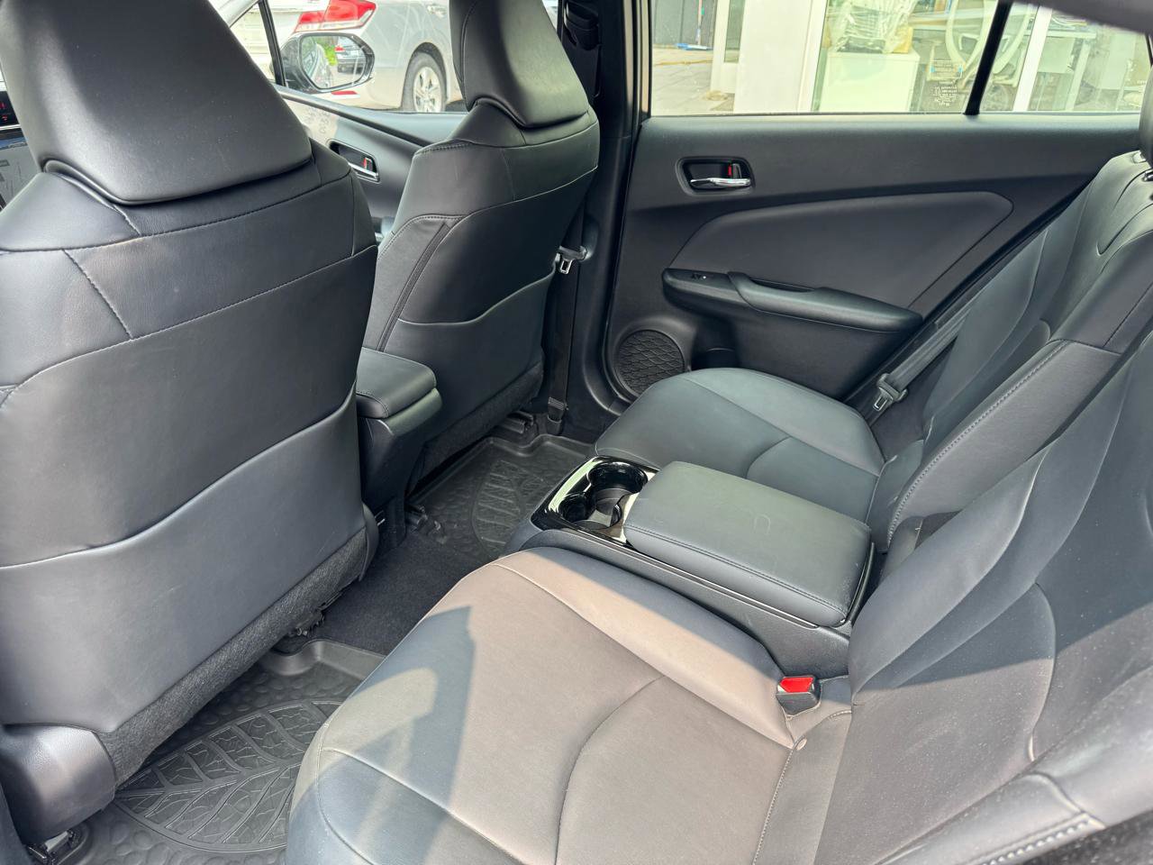 Used 2018 Toyota Prius Prime Premium FWD image 11