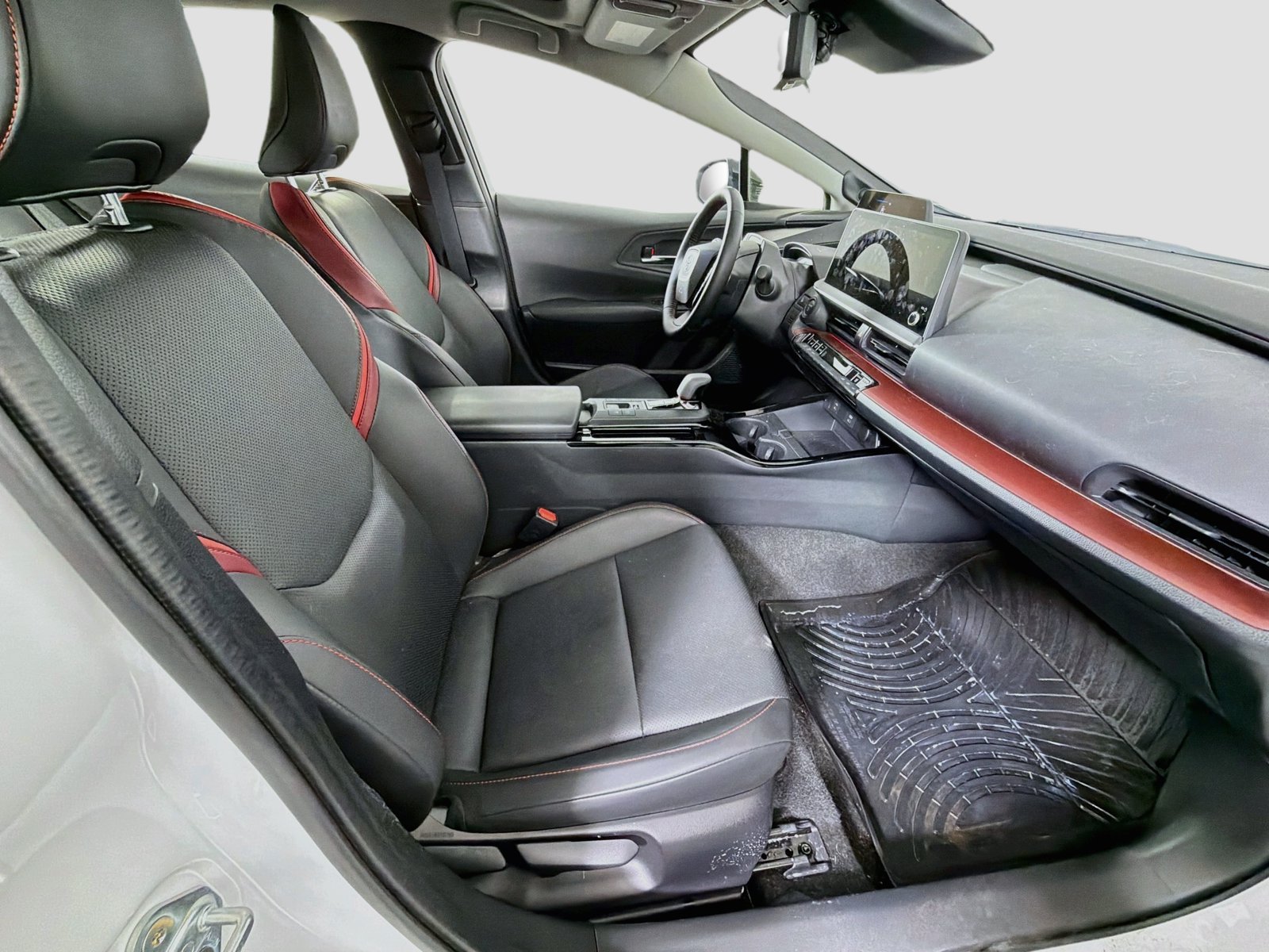 Used 2024 Toyota Prius Prime Premium w/ Advanced Technology Package FWD image 30