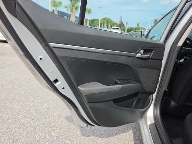 Used 2019 Hyundai Elantra SE w/ Cargo Package FWD image 12