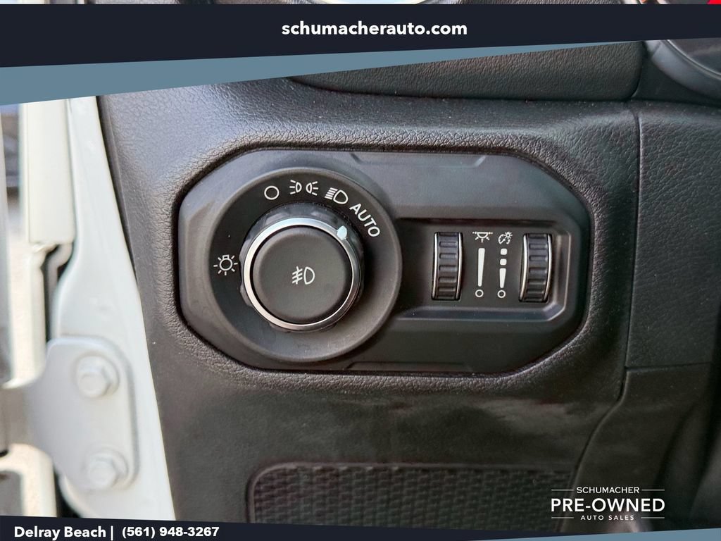 Used 2019 Jeep Wrangler Unlimited Sahara AWD/4WD image 25