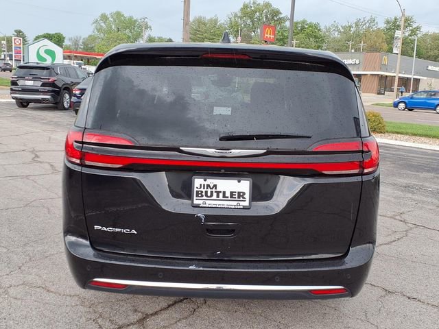 Used 2024 Chrysler Pacifica Touring-L FWD image 17