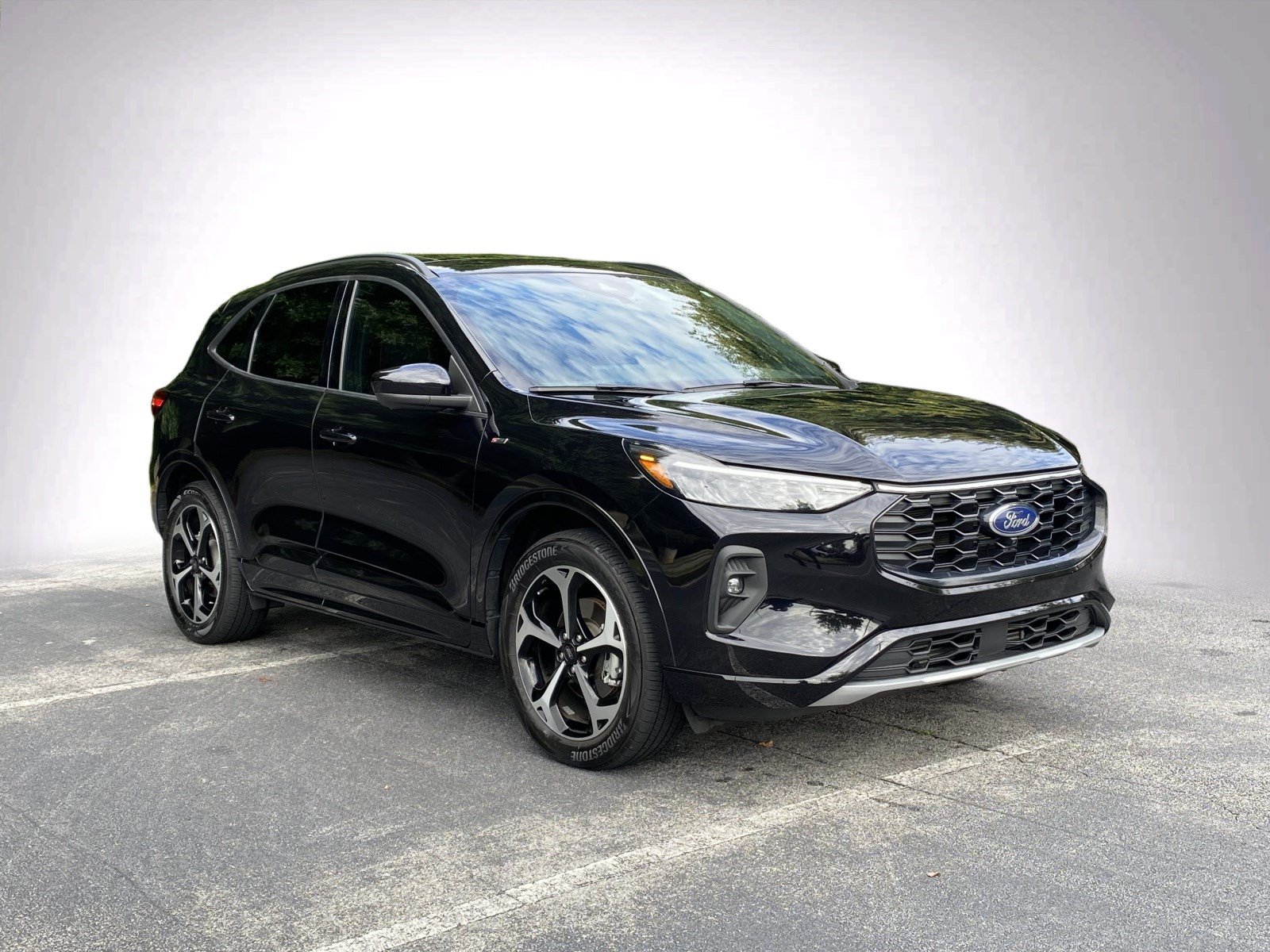Used 2024 Ford Escape ST-Line Select w/ Tech Pack #2 AWD/4WD image 2