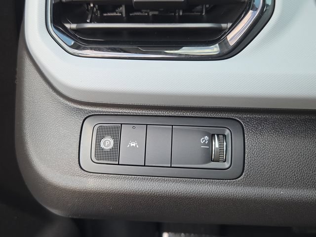 Used 2027 Chevrolet Bolt LT w/ LPO, All-Weather Package FWD image 25