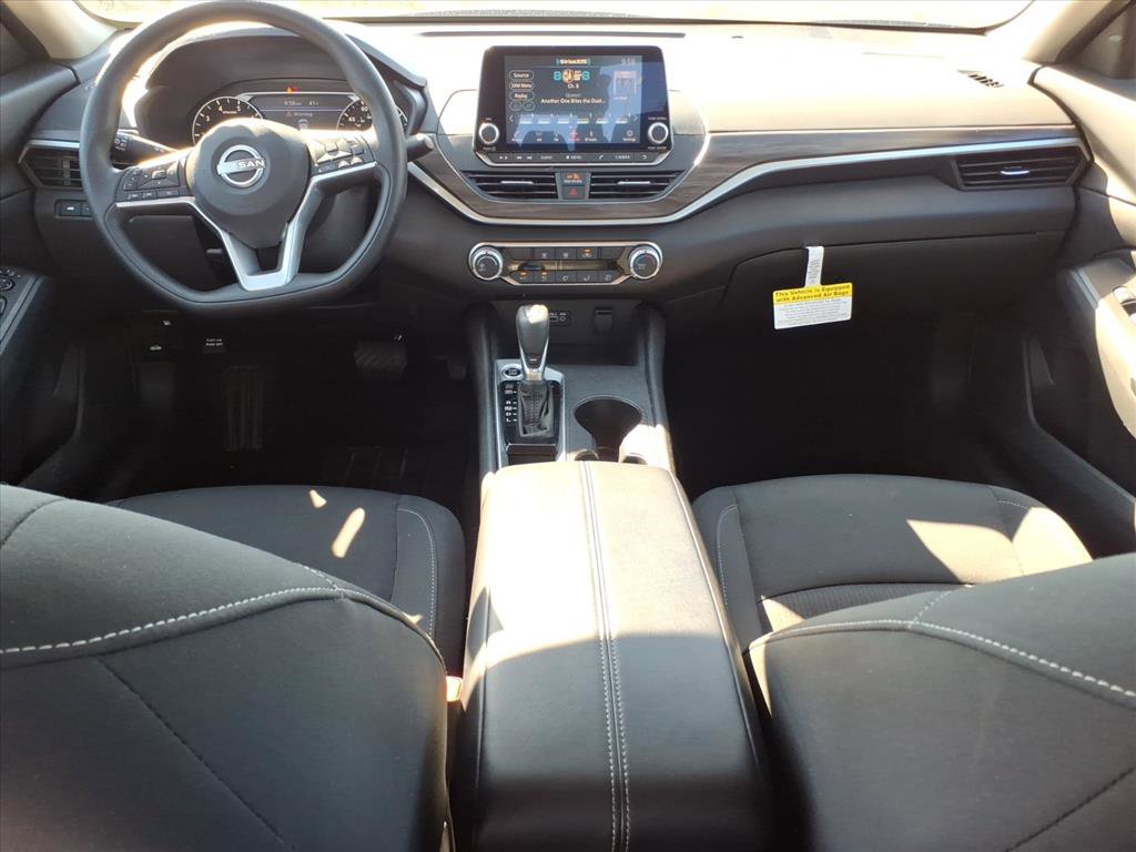 Used 2025 Nissan Altima 2.5 SV image 12