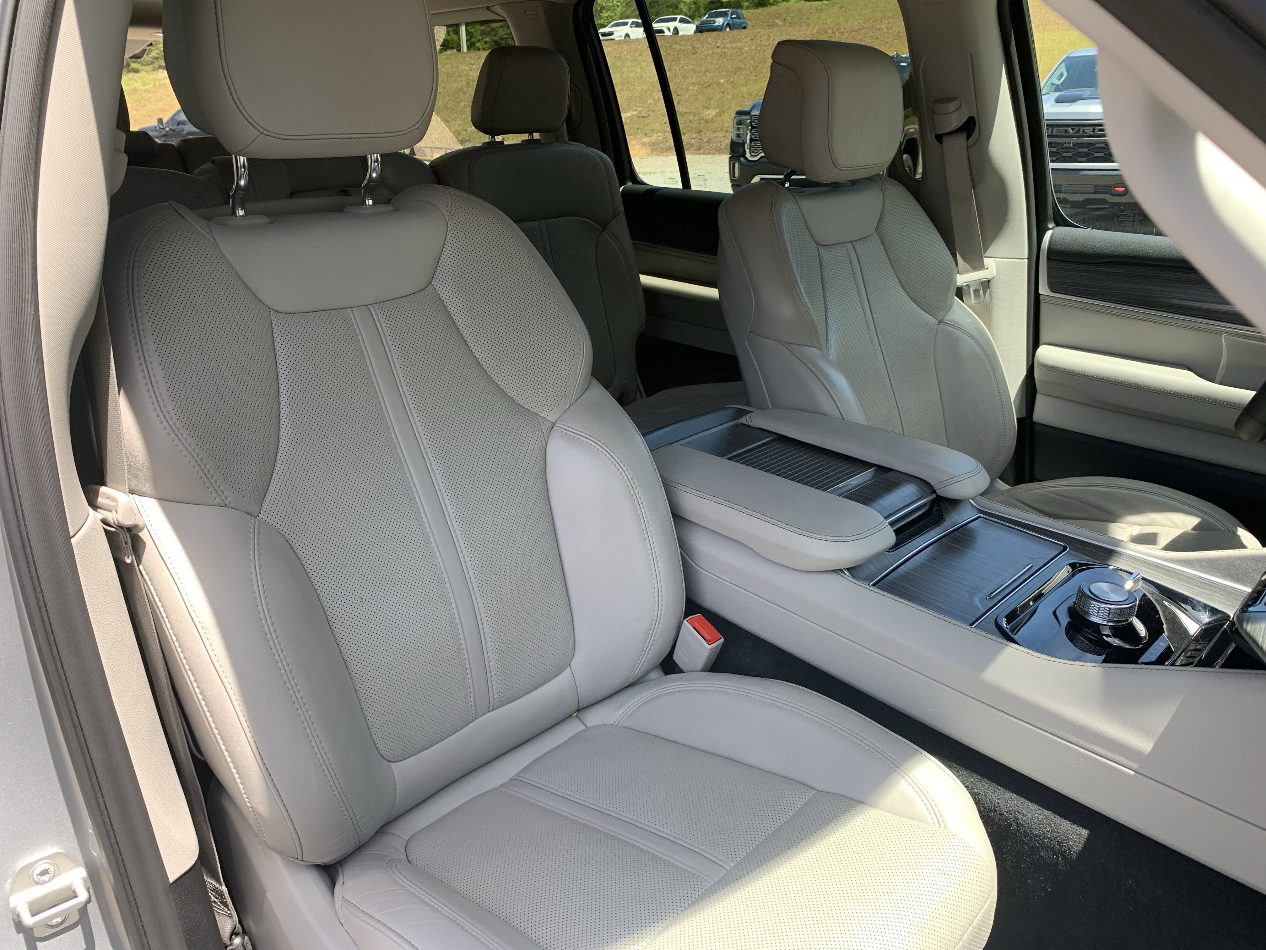 Used 2024 Jeep Wagoneer L Series II w/ Flexible Seating Group AWD/4WD image 43