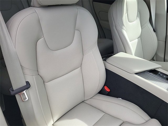 Used 2025 Volvo XC60 B5 Ultra w/ Protection Package Premier image 19
