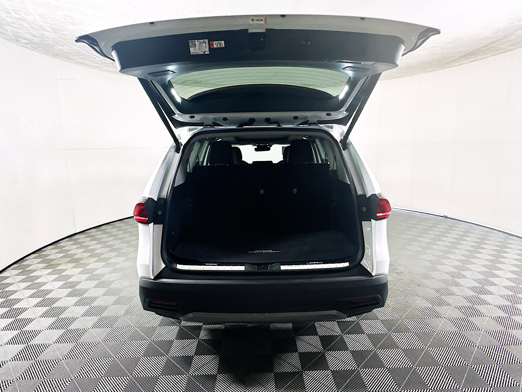 Used 2025 Toyota Grand Highlander AWD image 31