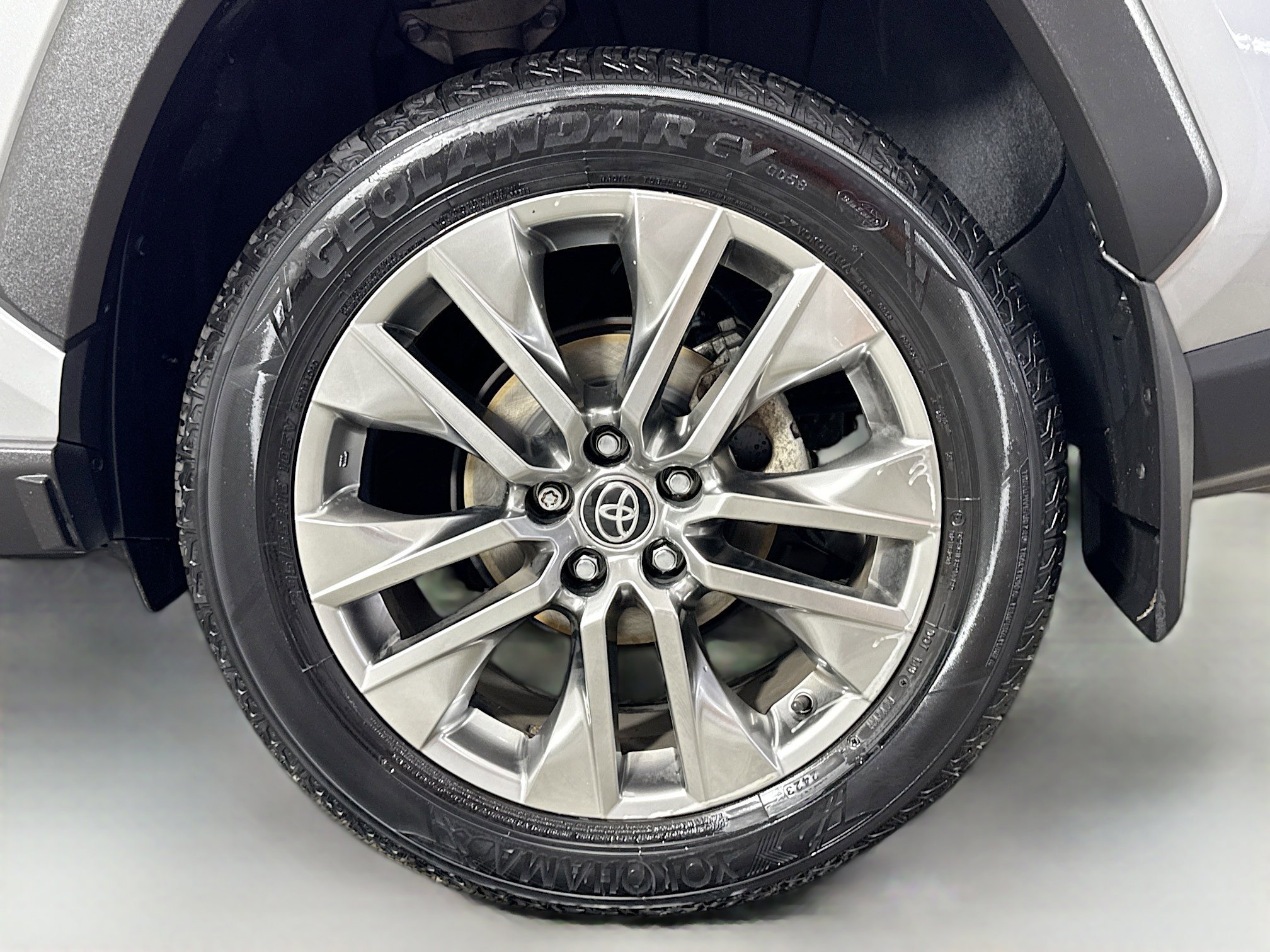 Certified 2020 Toyota RAV4 XLE Premium AWD/4WD image 29