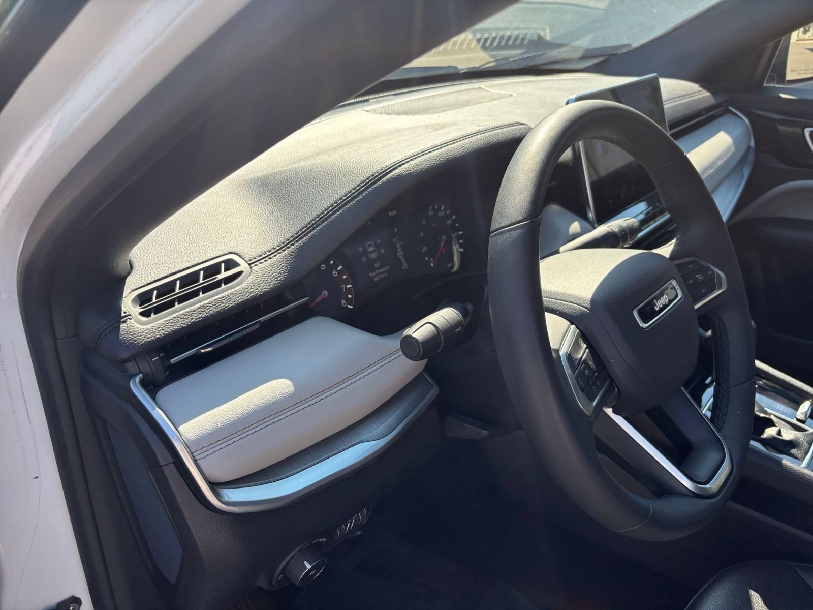 Used 2025 Jeep Compass Limited AWD/4WD image 36