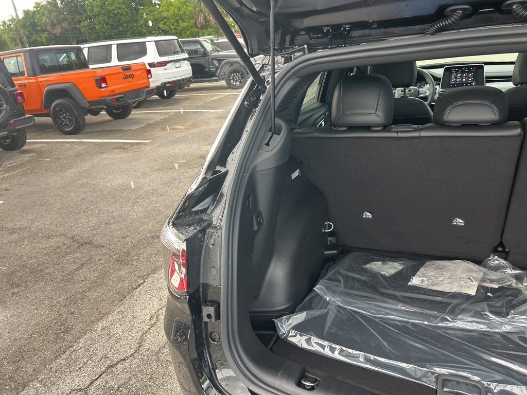 New 2025 Jeep Compass Latitude w/ Sun & Sound Group image 29