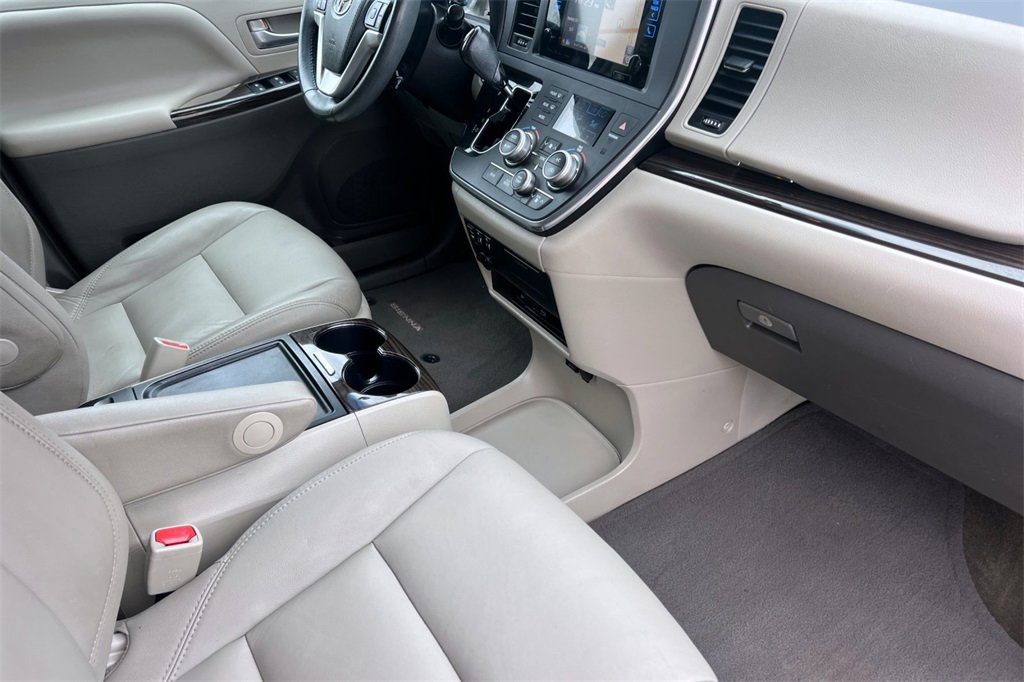 Certified 2017 Toyota Sienna Limited image 18
