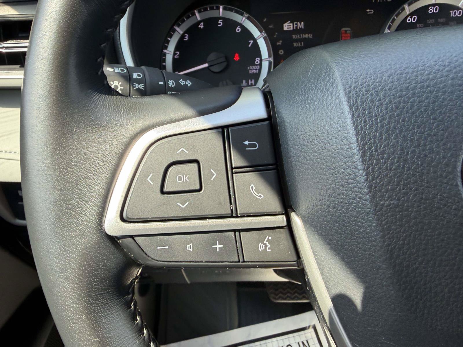 Used 2023 Toyota Highlander XLE AWD/4WD image 28