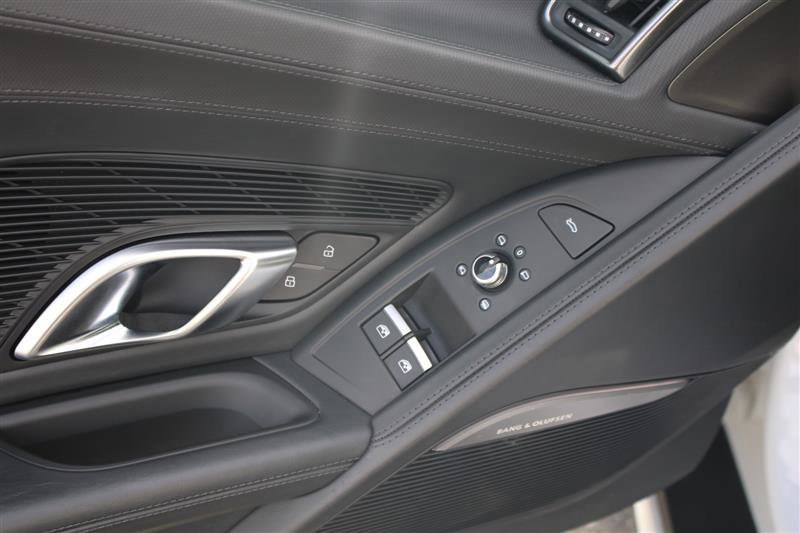 Used 2018 Audi R8 V10 w/ Carbon Exterior Package image 32