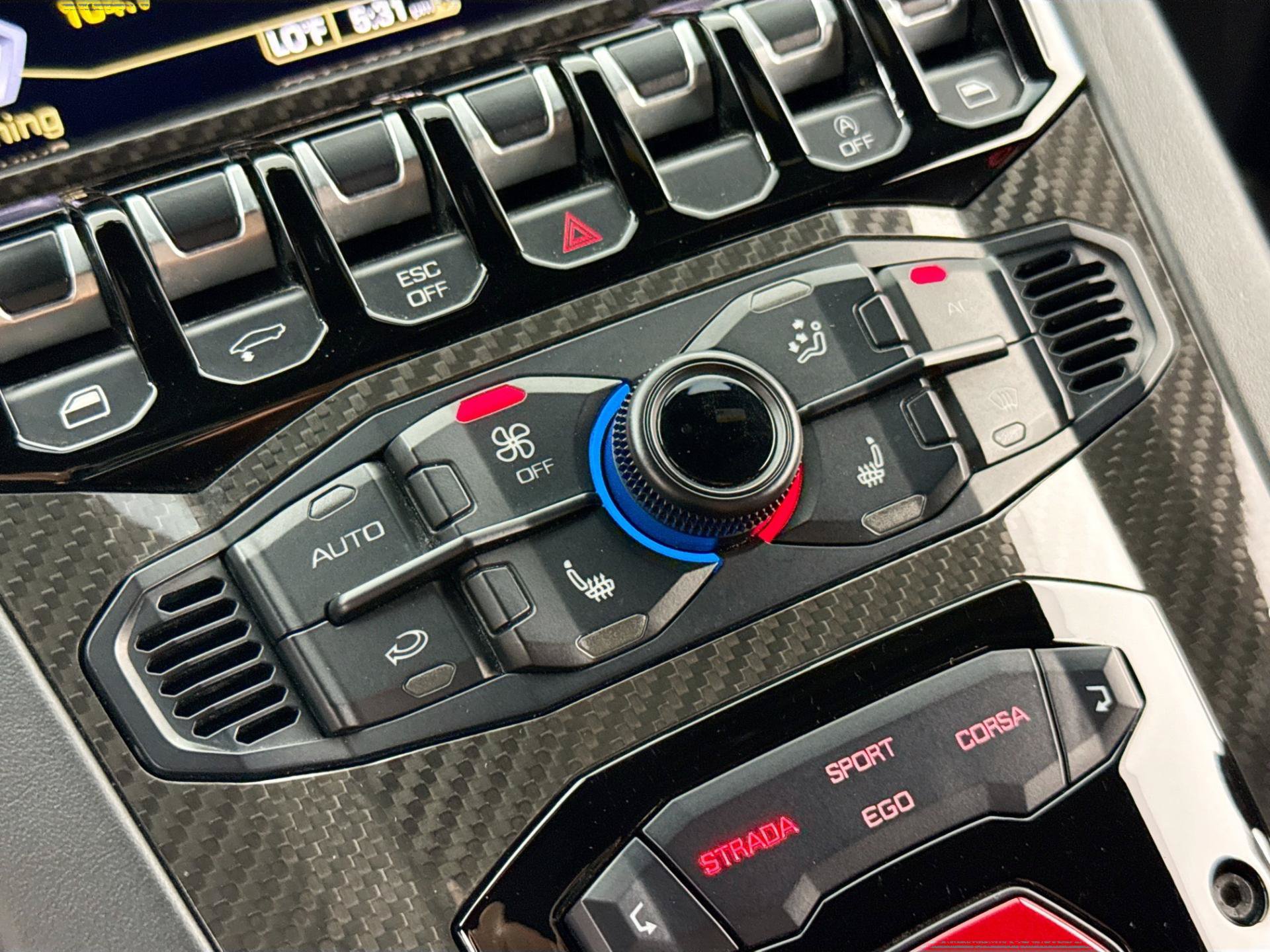Used 2020 Lamborghini Aventador SVJ AWD/4WD image 23