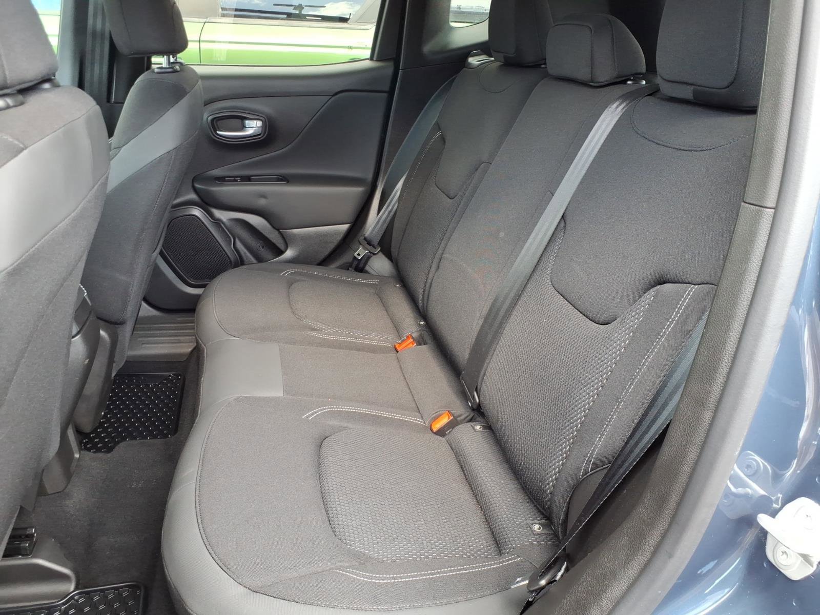 Used 2023 Jeep Renegade Latitude w/ Premium Group image 8