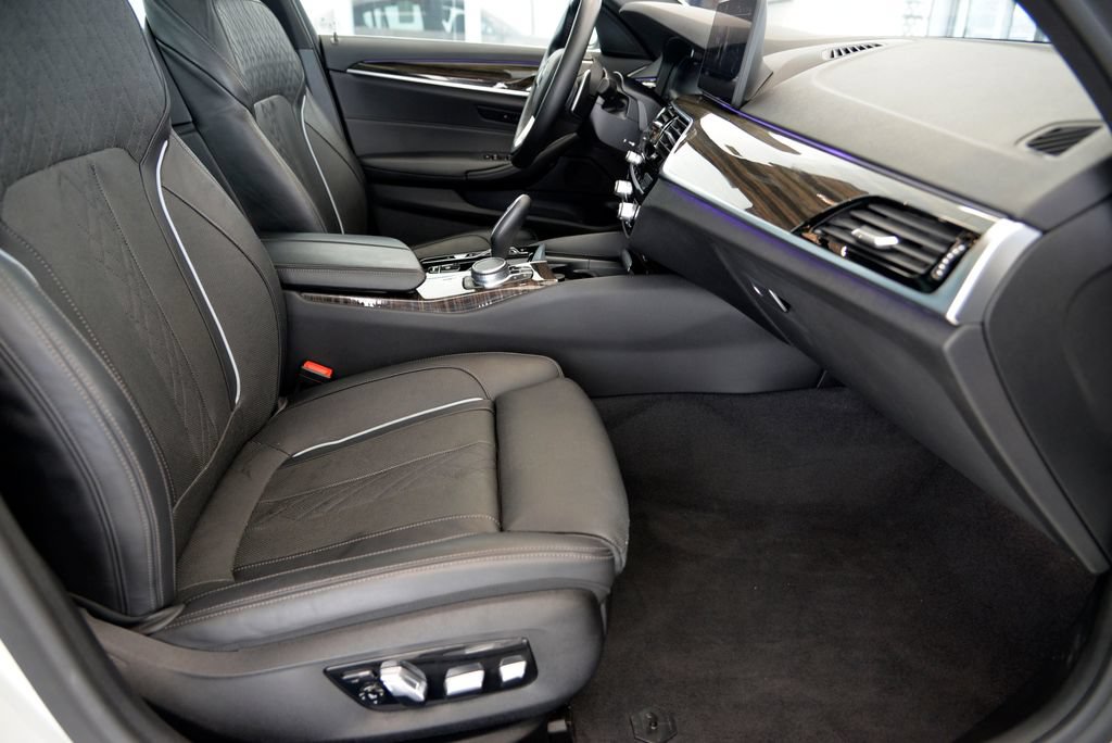Used 2021 BMW 530e xDrive AWD/4WD image 30