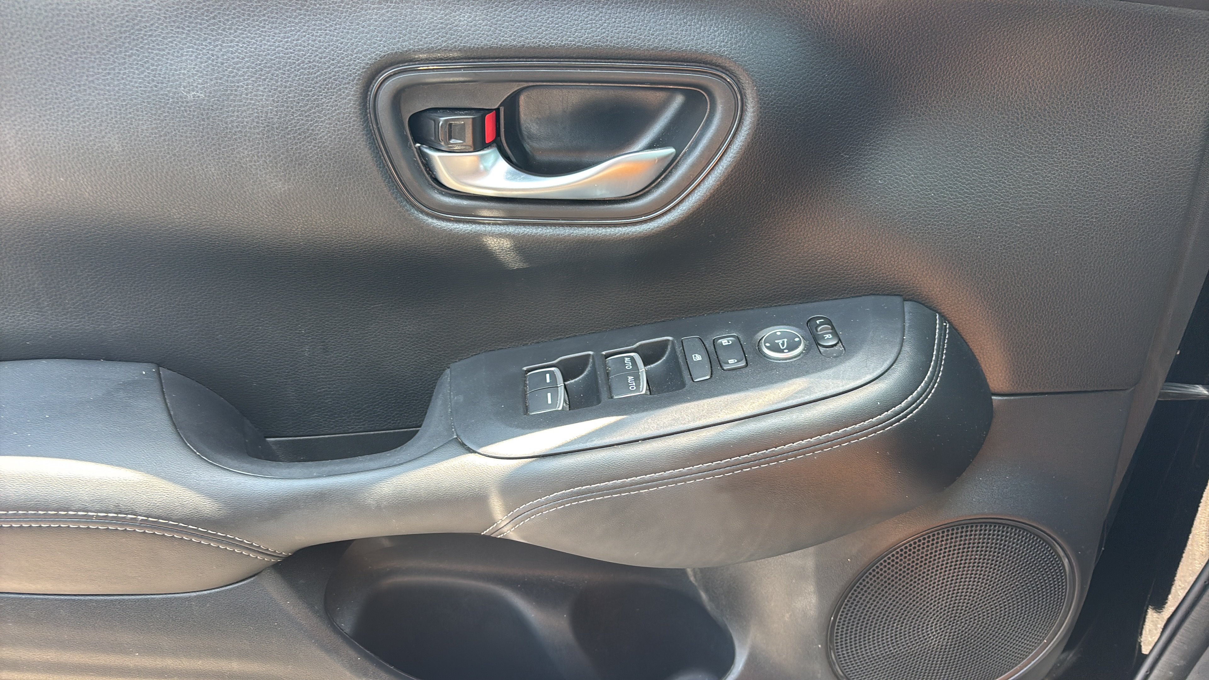 Certified 2025 Honda HR-V EX-L image 23