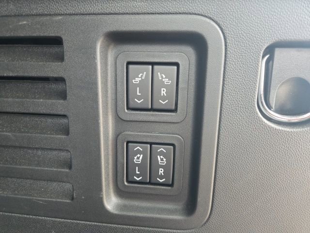Used 2025 Chevrolet Traverse RS w/ LPO, Floor Liner Package image 53