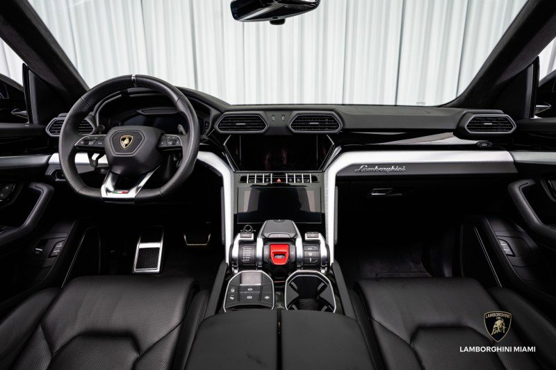 Used 2021 Lamborghini Urus image 38