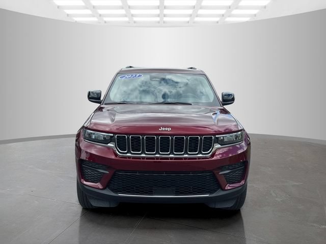 Certified 2023 Jeep Grand Cherokee Laredo AWD/4WD image 2