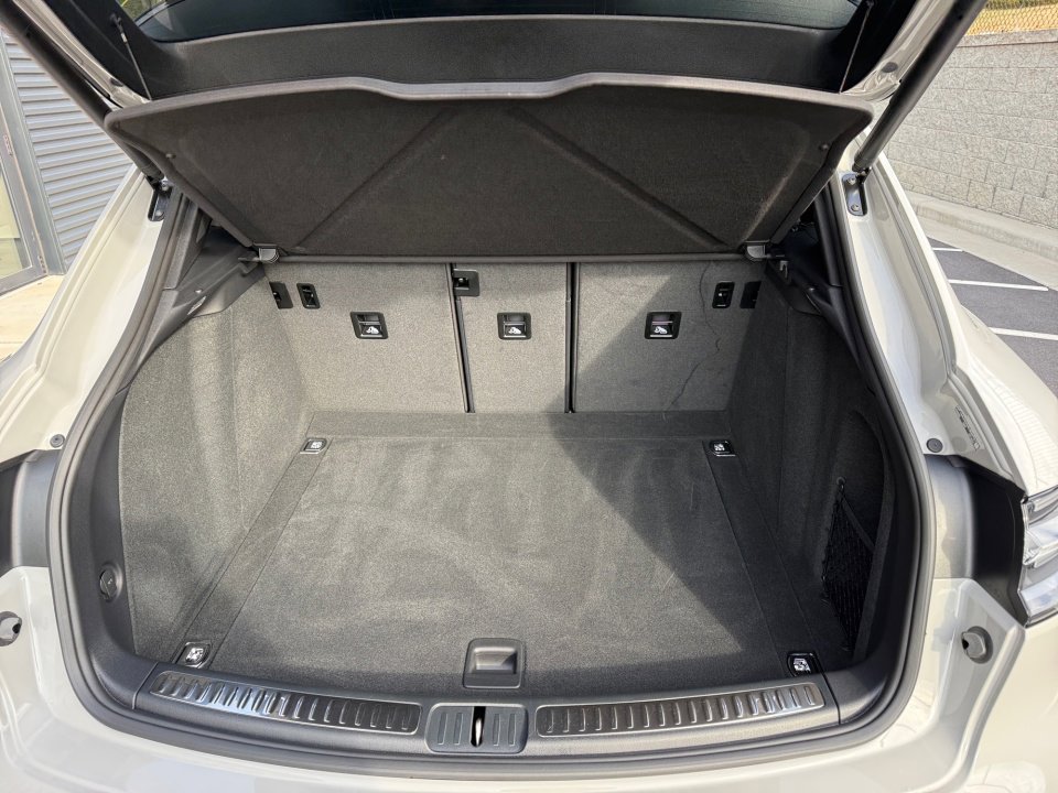 Certified 2025 Porsche Macan image 17