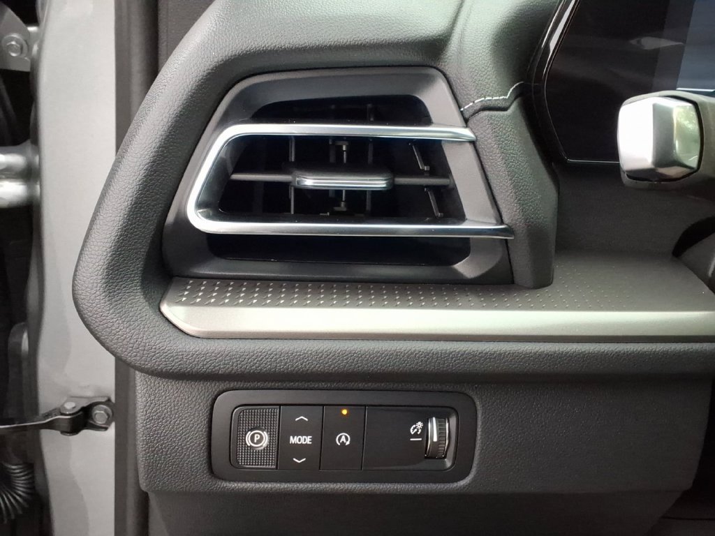 New 2027 Chevrolet Traverse LT w/ Sun and Wheel Package FWD image 26