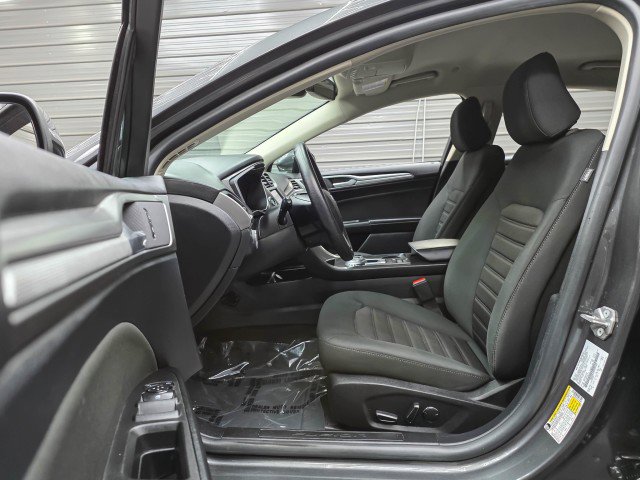 Used 2020 Ford Fusion SE FWD image 13