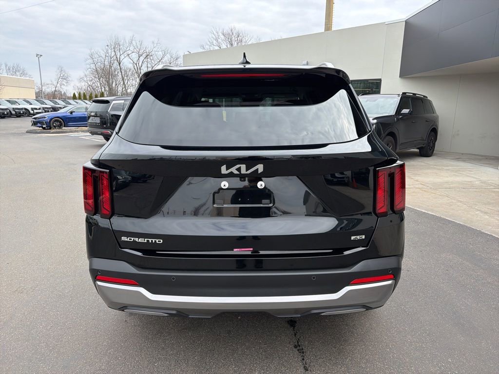 Used 2025 Kia Sorento S image 7