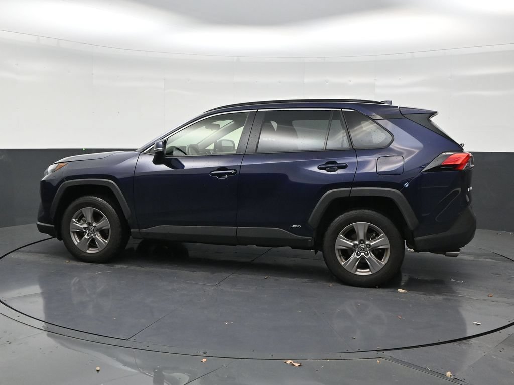 Used 2025 Toyota RAV4 XLE AWD/4WD image 2