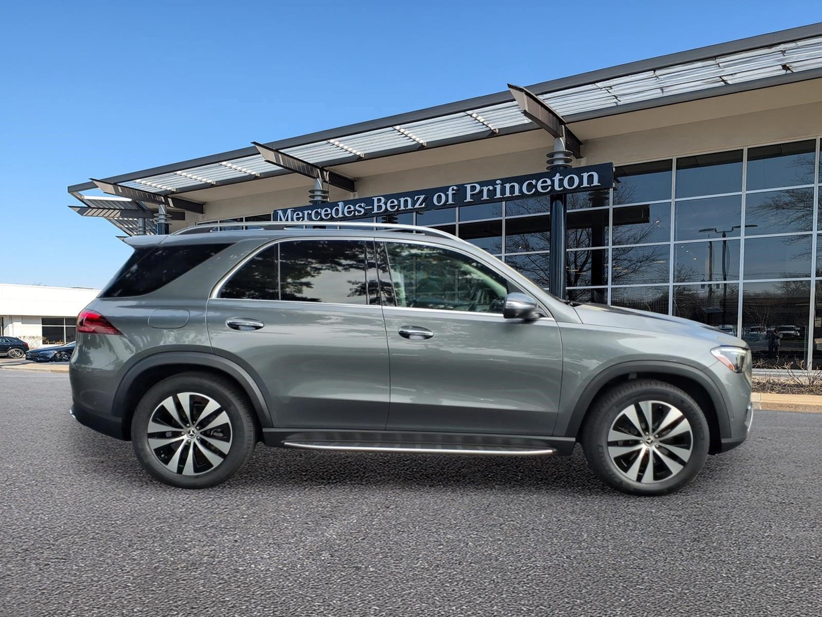 Certified 2024 Mercedes-Benz GLE 350 4MATIC image 2